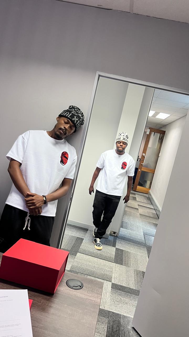 Second mirrored artist shot
